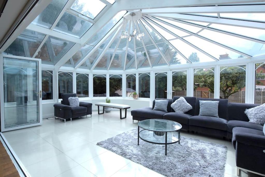 Luxury 6 Bedroom House With Parking - Northwood Northwood  Exteriér fotografie