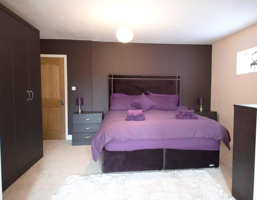 Luxury 6 Bedroom House With Parking - Northwood Northwood  Exteriér fotografie