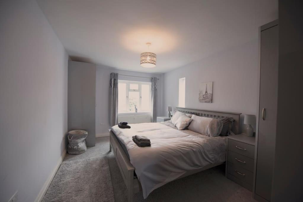 Luxury 6 Bedroom House With Parking - Northwood Northwood  Exteriér fotografie